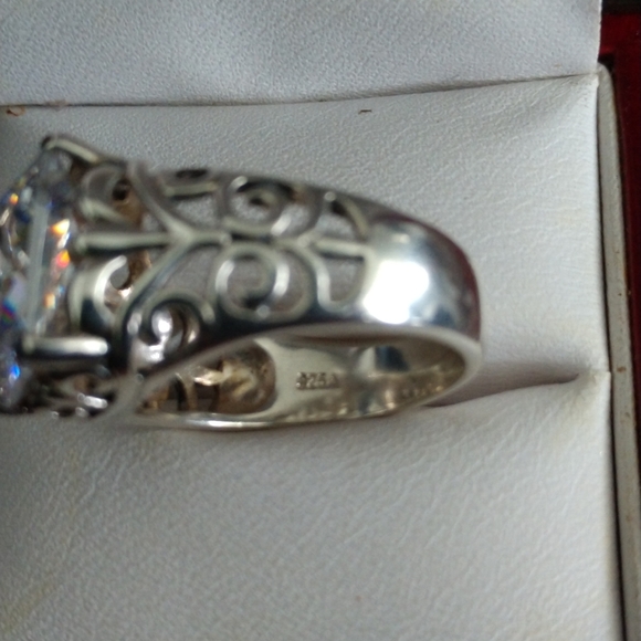 Sterling Silver Ring - Picture 4 of 5